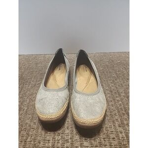 Clarks Womens Shoes 8.5 flat Slip Ons Silver